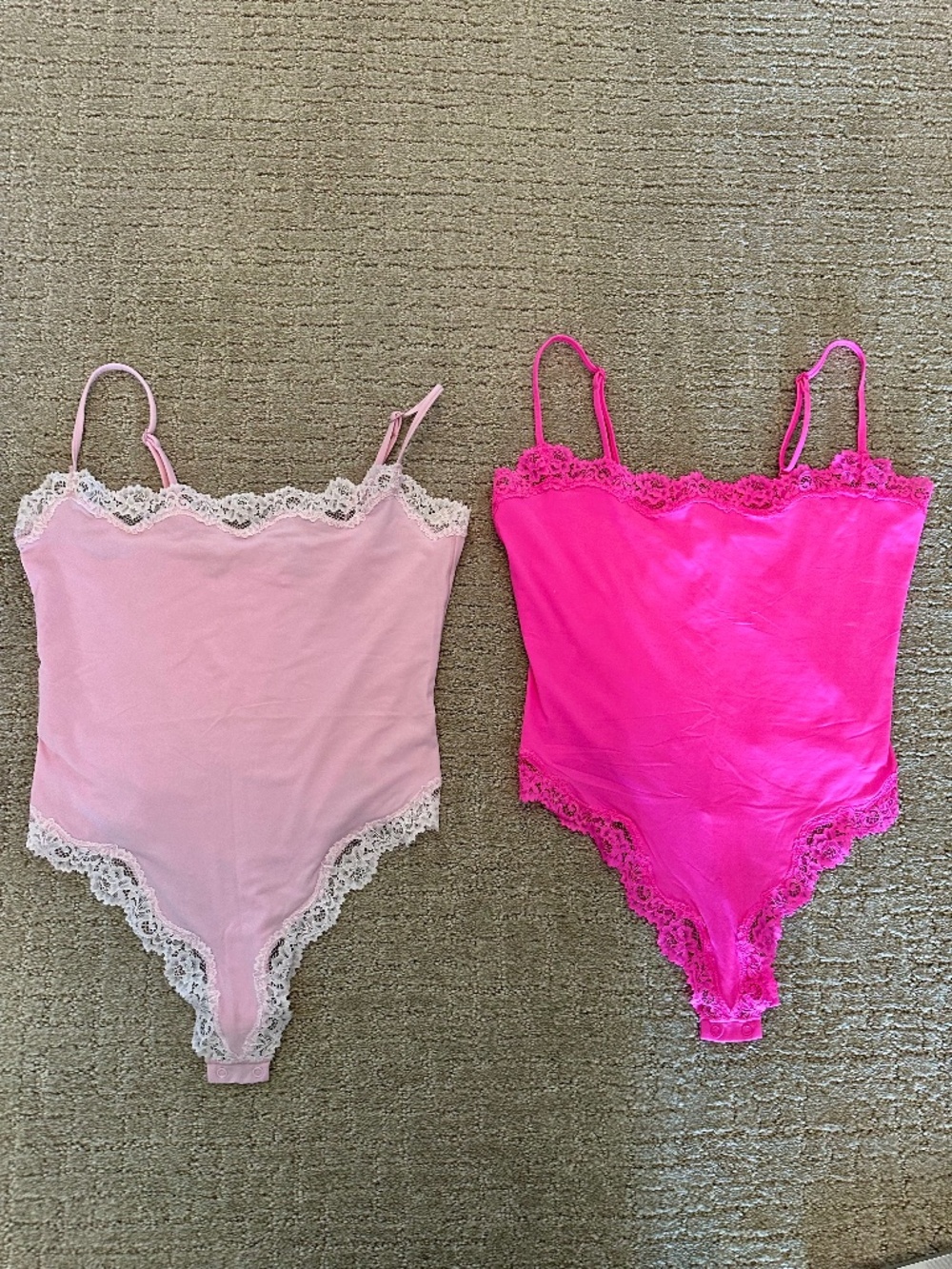 2 SKIMS Fits Everybody Lace Cami Thong Bodysuit